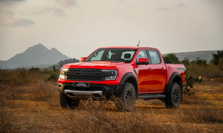 Lắp đặt thảm lót sàn xe Ford Raptor chuẩn form, bền bỉ
