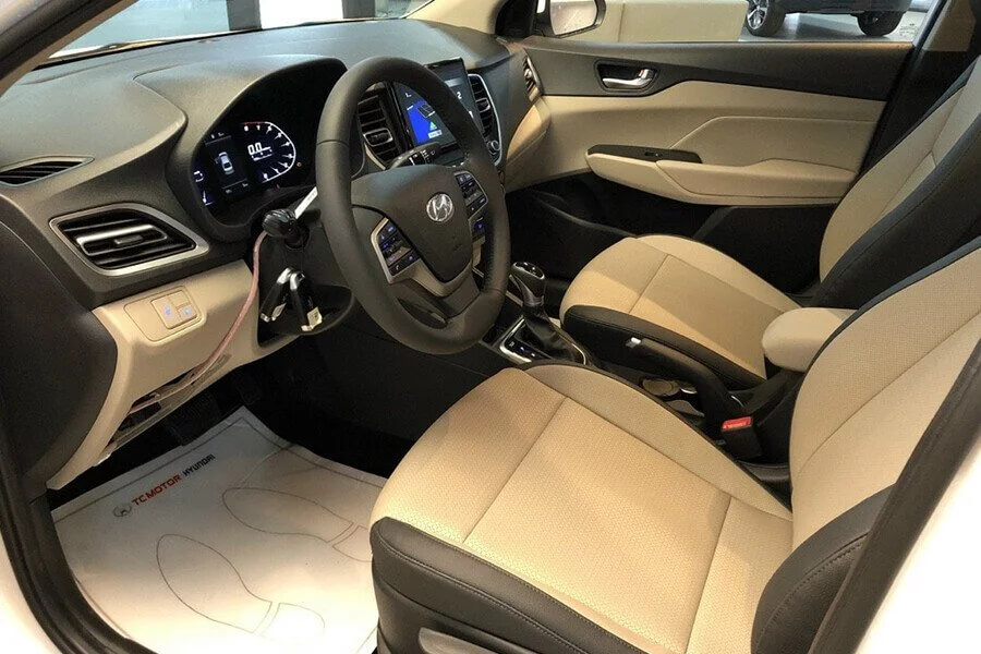 Lắp thảm lót sàn ô tô tăng tính thẩm mỹ cho nội thất