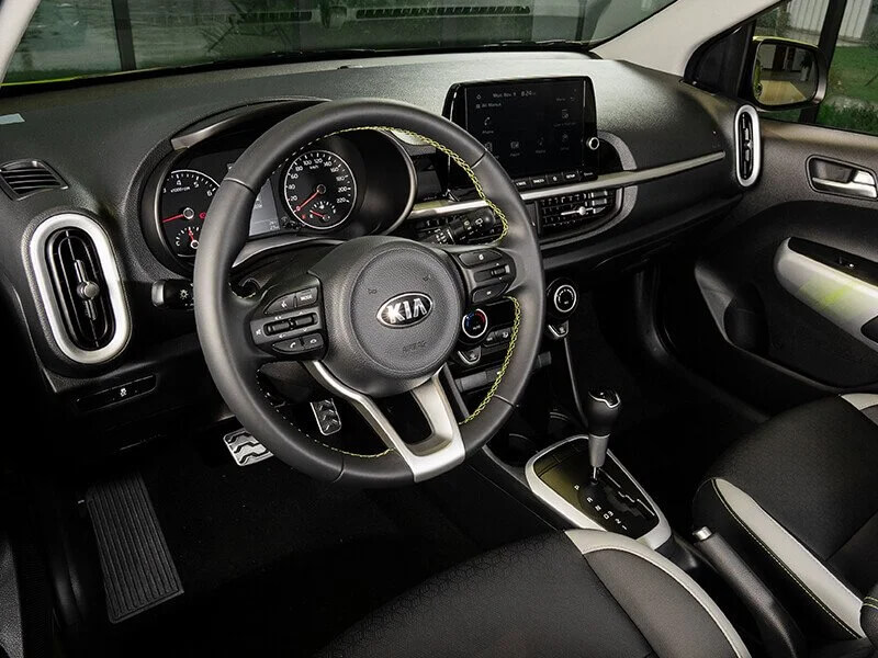 Lắp thảm lót sàn ô tô để bảo vệ sàn zin xe luôn sạch sẻ và bền đẹp