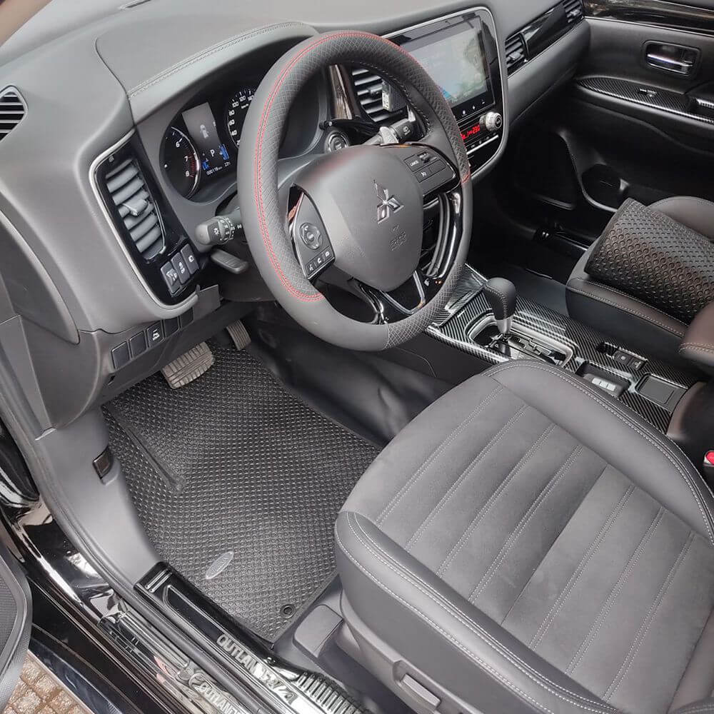 Lắp thảm lót sàn chuẩn form xe để đảm bảo an toàn