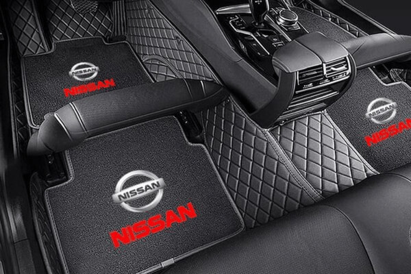 Lắp thêm thảm lót sàn giúp khoang nội thất luôn sạch sẽ và khô ráo hơn.