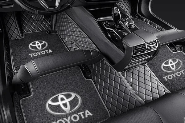 Trang bị thảm lót sàn xe Toyota Innova ngay từ ban đầu
