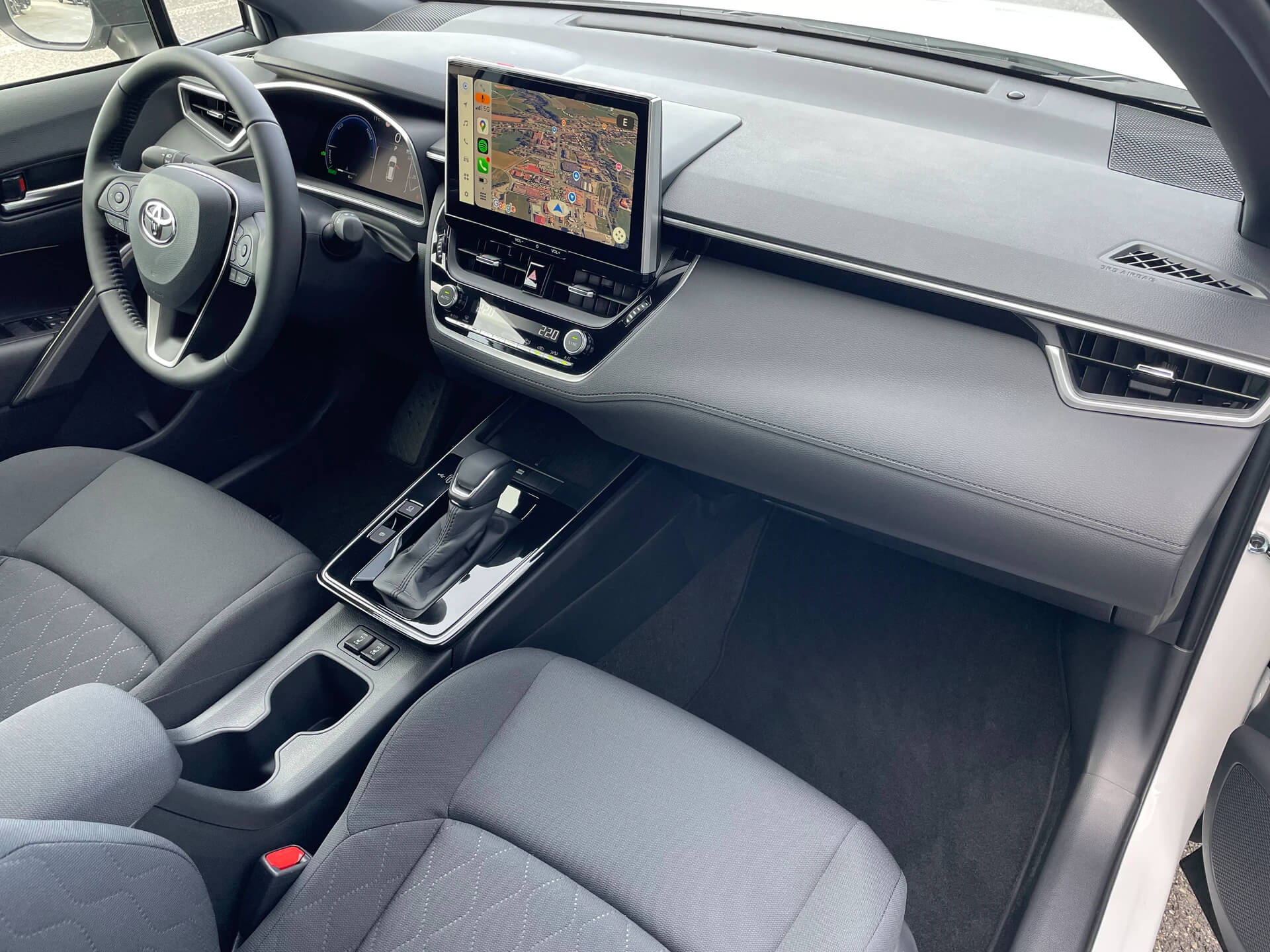 thảm lót sàn ô tô đóng vai trò bảo vệ và duy trì độ bền nội thất xe Toyota Venza