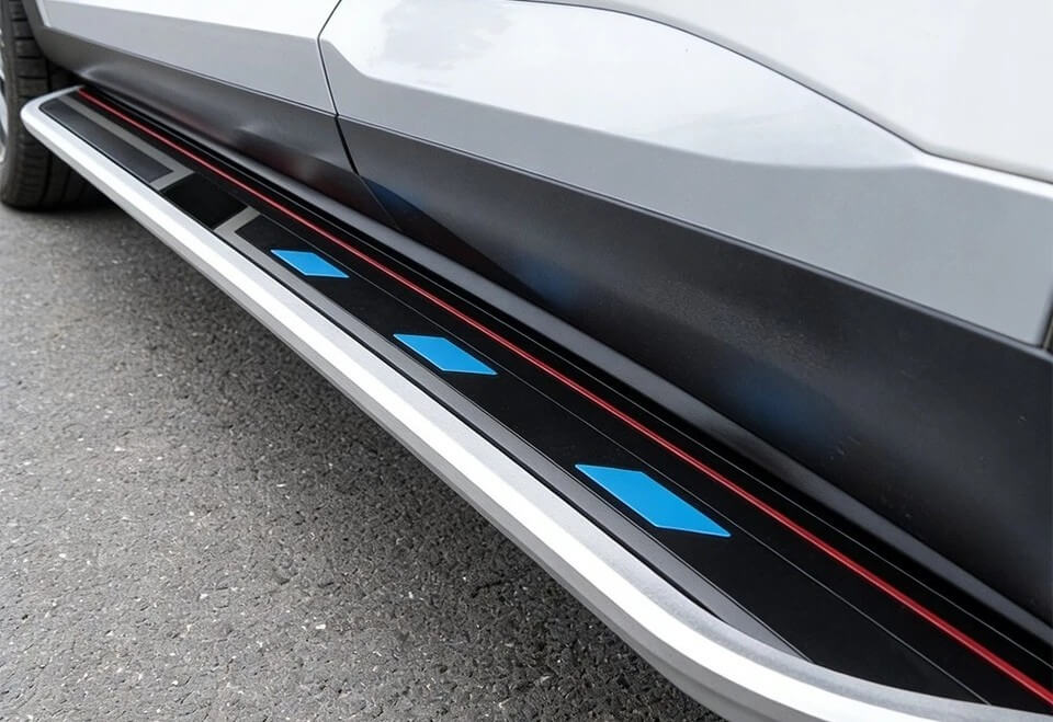 Bậc lên xuống xe VinFast VF e34 chất liệu hợp kim nhôm sơn tĩnh điện