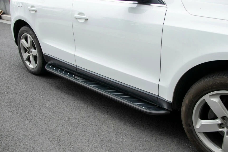 Bậc lên xuống VinFast VF3 dạng tấm phẳng