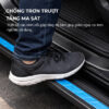 Thiết kế dải nhựa nổi giúp chống trượt khi ra vào xe