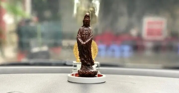 Vì sao không nên tùy tiện vứt bỏ tượng để xe ô tô?